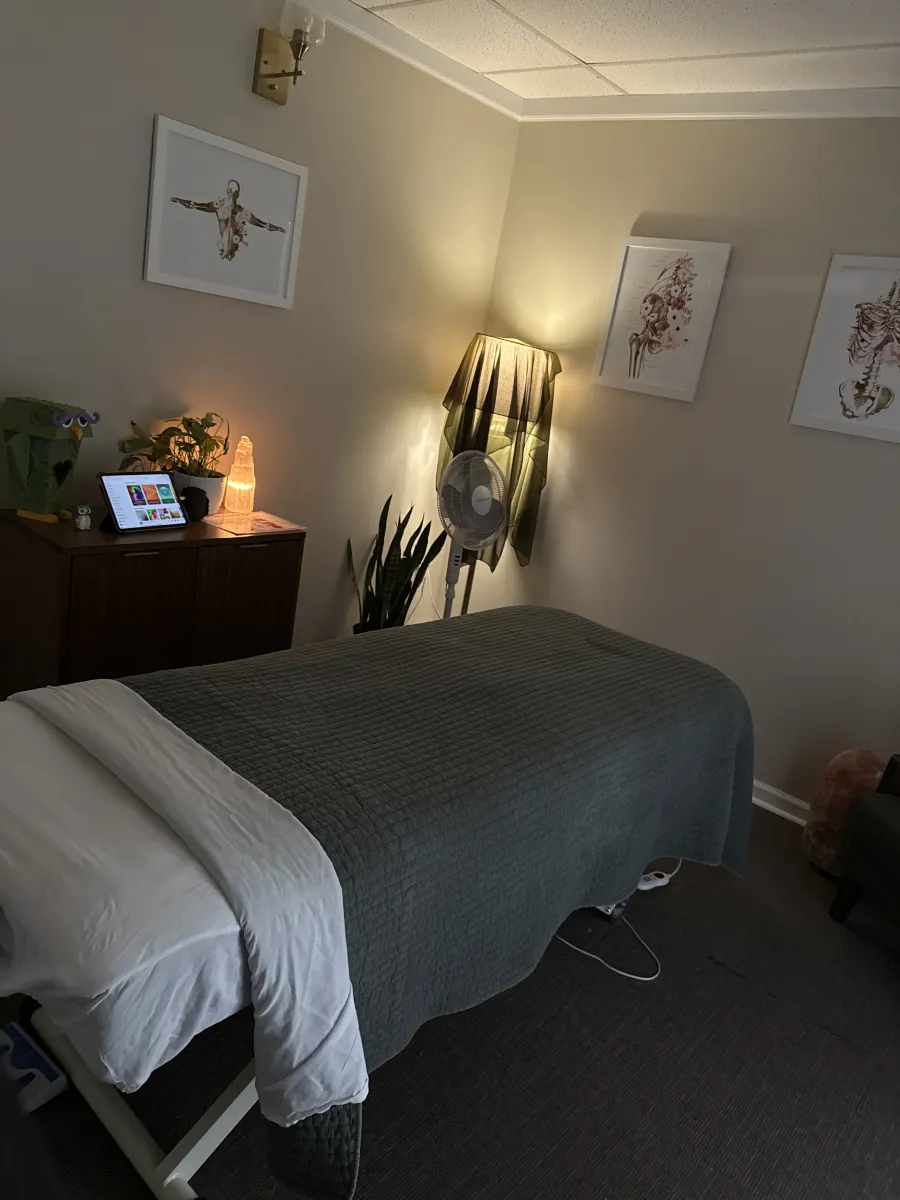 A second treatment room with soft lamp light
